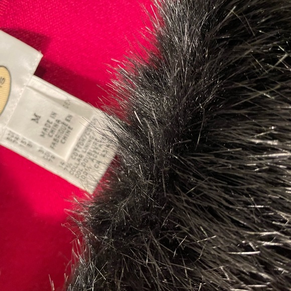 Classic sleeveless removable faux fur red shell; NWOT - Picture 3 of 4